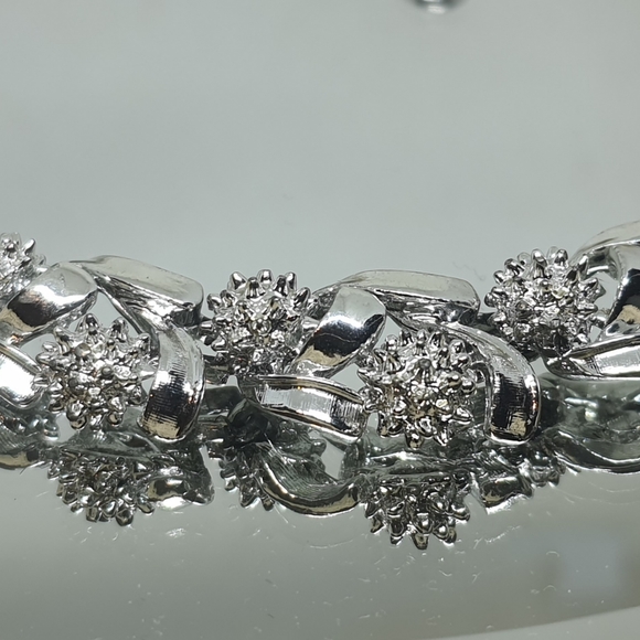 Silver Coro Necklace - Picture 4 of 5